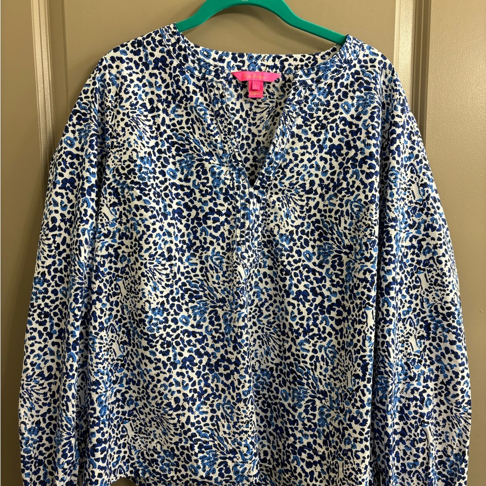 Lilly Pulitzer Coulter long sleeve cotton top. Features all over iconic print.